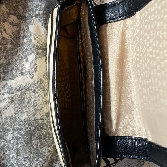 KATE SPADE - Stripe Ivory Black Small Messenger - Picture 2 of 5